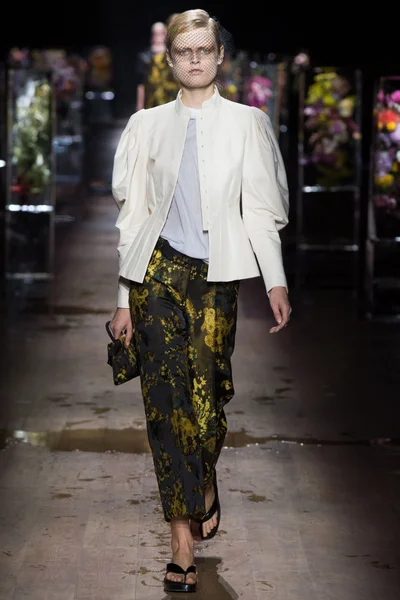 Look 13